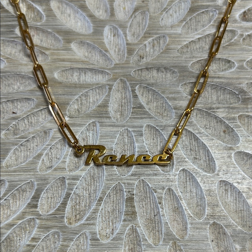 Oak & Luna Renee Link Chain Name Necklace in Gold Vermeil